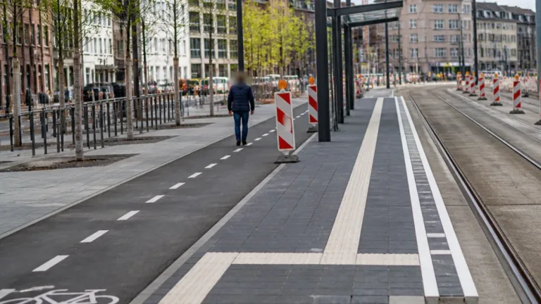 Neusser Straße/Gürtel: Stadt plant rund vier Millionen Euro für barrierefreien Umbau der KVB‑Haltestelle